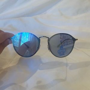 Super cool gray/blue tinted ray bans